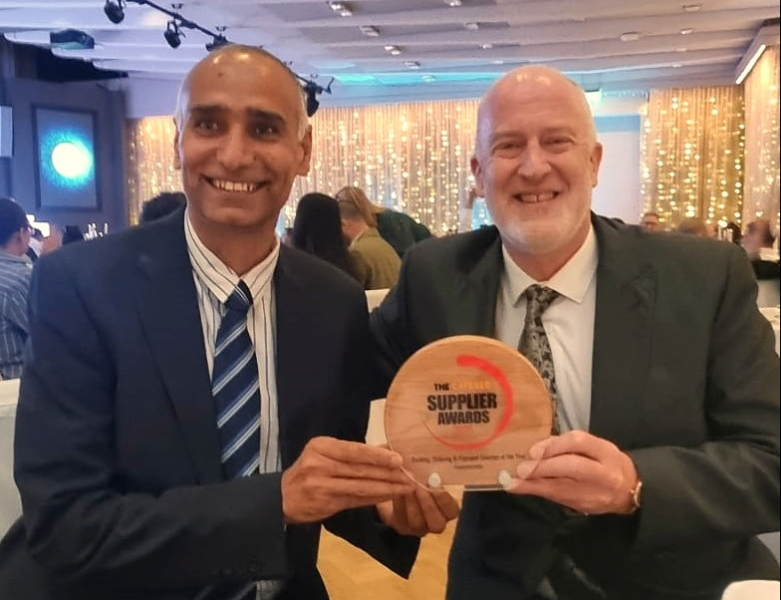 Jaipal Yadav, of Favouritetable (left) with Mark Ferguson, Director of More Fire PR Ltd at the Caterer Supplier Awards 2026.